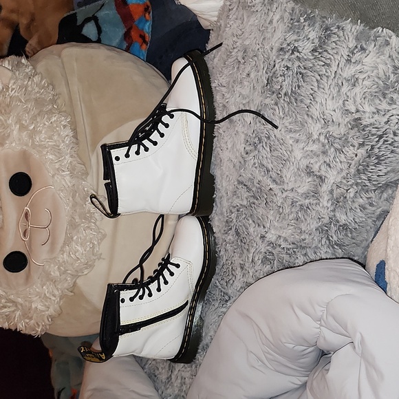 Doc Martin's Air wair with bouncing soles size 10 - Picture 2 of 4